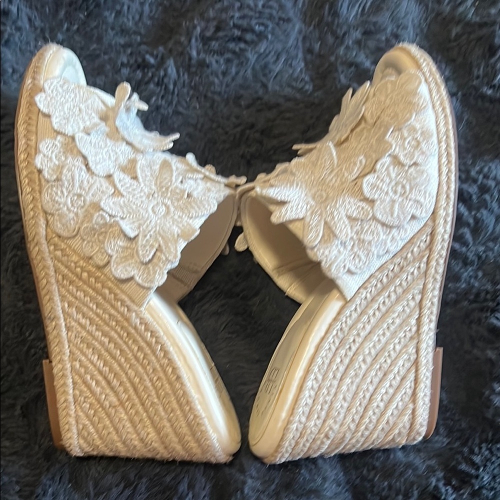 Vince Camuto x Laura Beverlin Daisy Wedge Mule Cream 9 - Picture 5 of 6